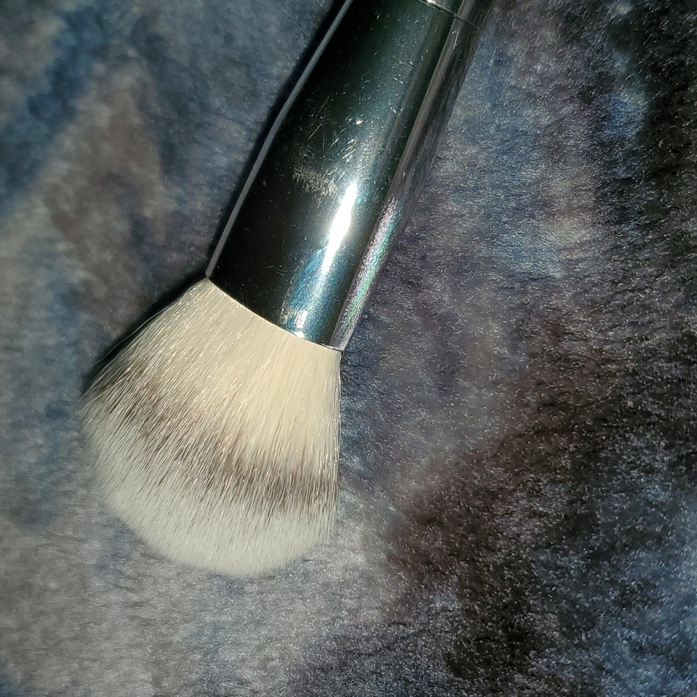 Crown make up brush